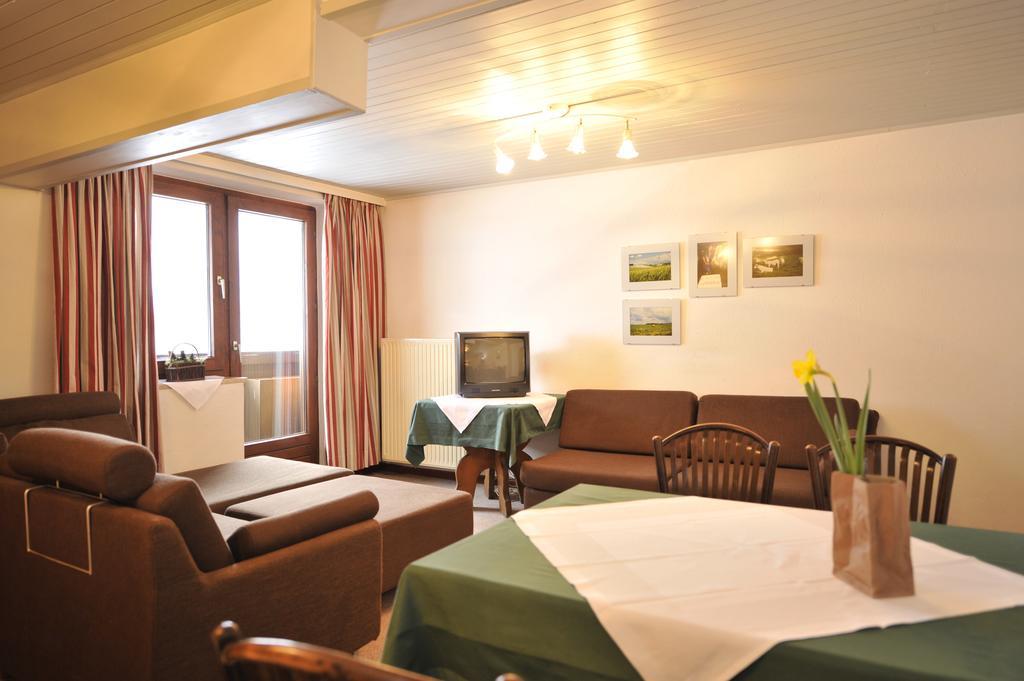 Apparthotel Restaurant Steiners Eben Im Pongau Pokoj fotografie